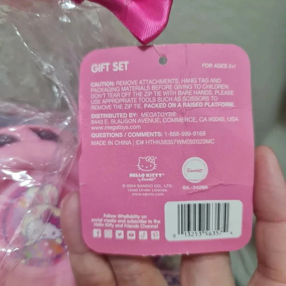 New Sanrio HELLO KITTY Tote Bag Pink Gift Set Stickers Bubbles Chalk Yo-yo - Picture 3 of 4